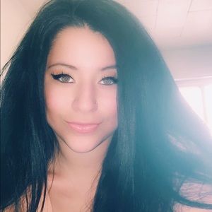 Meet your Posher, Alexis